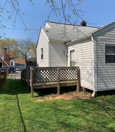 5th image of 208 Mayfield Ave