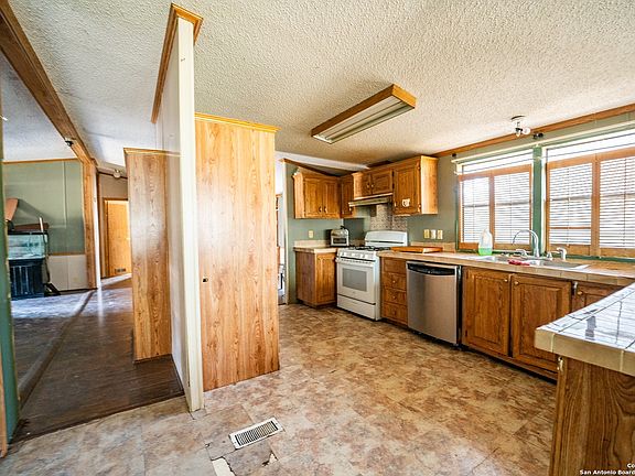 5th image of 302 Crosscreek Dr