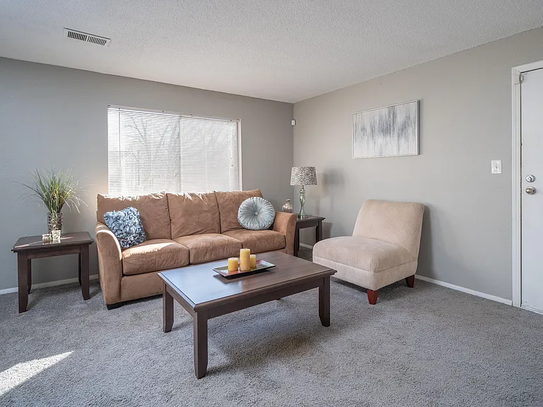 Timberline Apartments and Townhomes — Photo 9