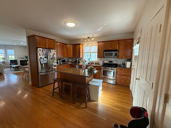 4th image of 133 Putnam Ave