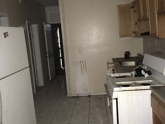 4th image of 237 Peshine Ave