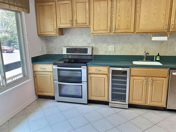 2nd image of 1673 S Hayes St #2