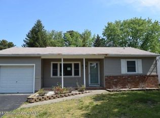 24 Edinburgh Dr, Toms River, NJ
