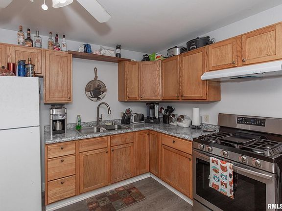 2nd image of 1832 W 6th St
