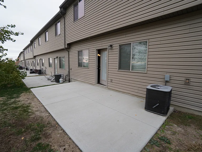 1085 W 2875 N — Photo 24