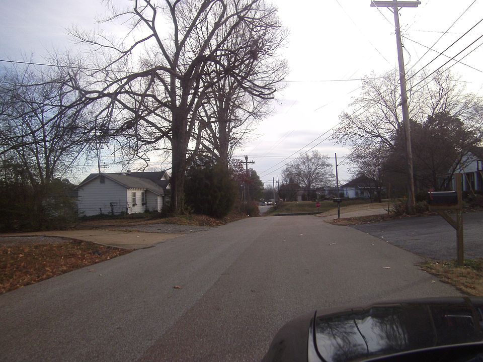 2nd image of 416 Lennanwood Ave