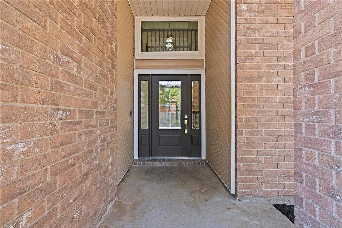 4 bed, 2.5 bath, 2382 sqft, $3,300 — Photo 4