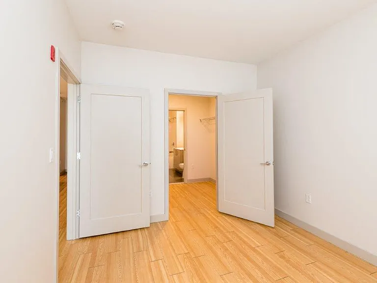 West Square Apartments — Photo 162