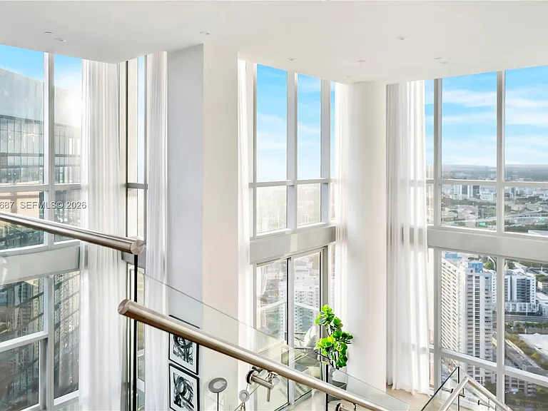 851 NE 1st Ave #Penthouse 4612 — Photo 5