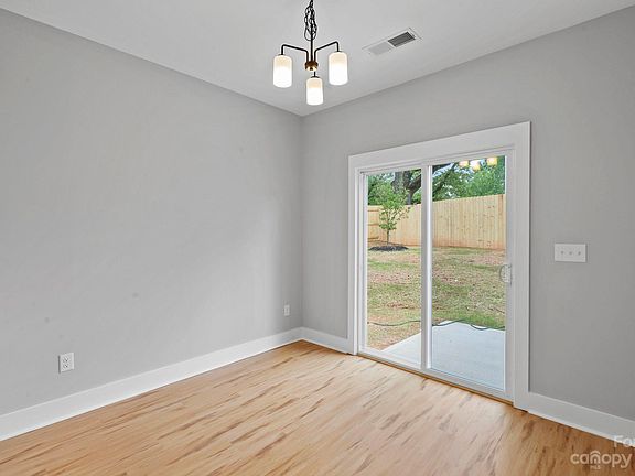 4th image of 1031 Little Ave