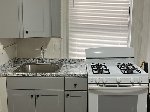 2nd image of 98 President St APT 3