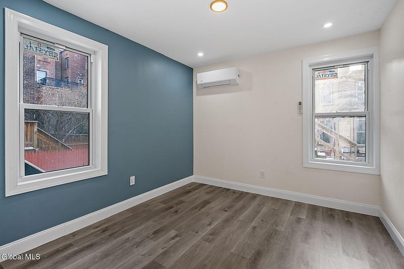 4th image of 42 Spring Street
