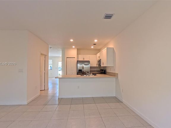 4th image of 1114 SE 27th Ter