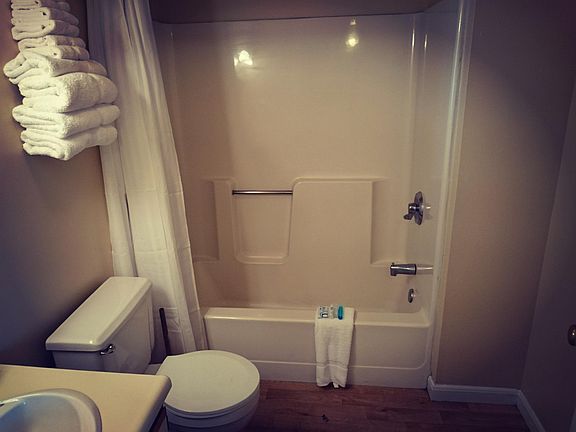 4th image of 198 E Grand Ave #226