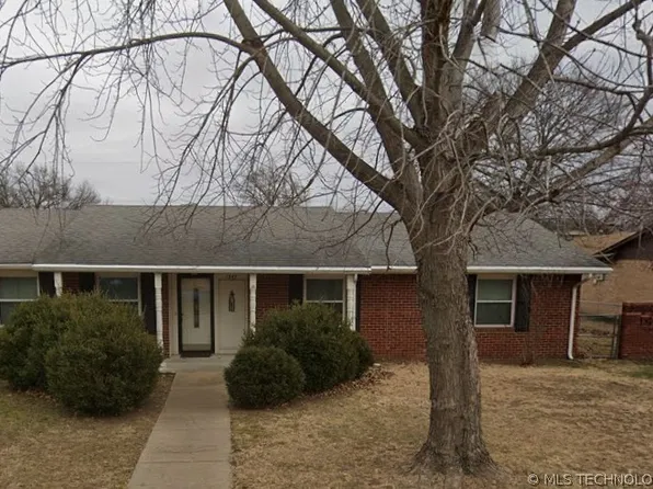 1242 Saddle Ln, Bartlesville, OK 74006