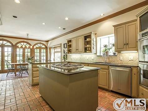 5th image of 4308 Larchmont Ave