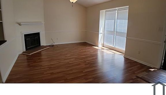 4th image of 4721 Matt Dr APT A