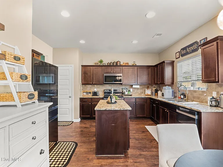136 Sims Ct — Photo 13