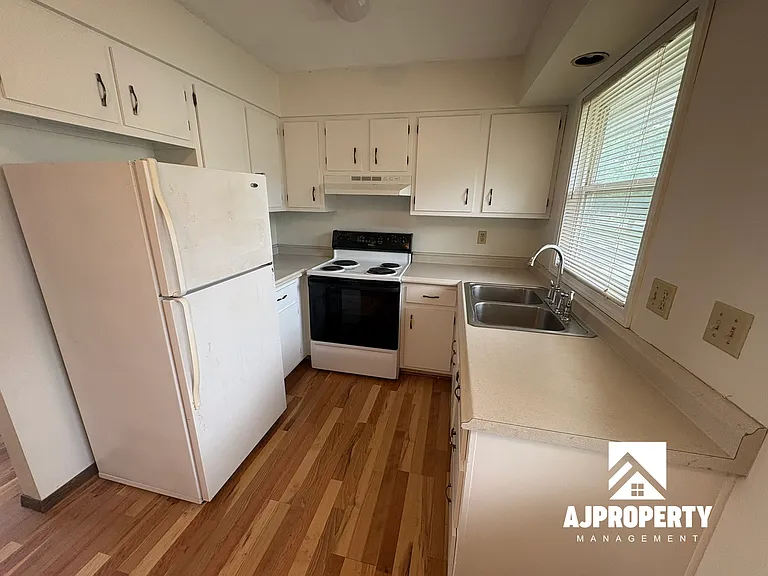 600 E Aspen Blvd #3 — Photo 3