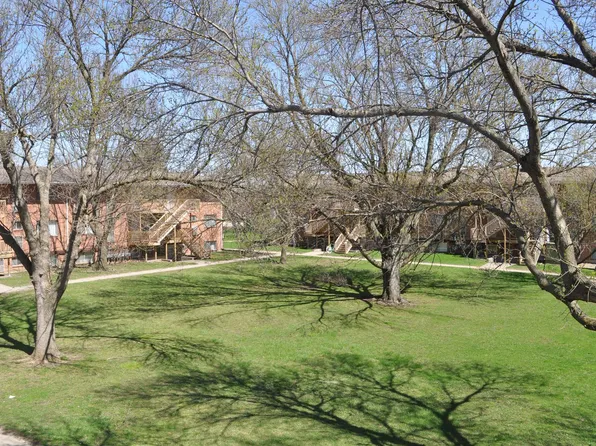 2103 Clarkview, 2103 Clarkview Dr APT 312, Charles City, IA 50616