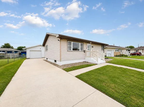 1660 Sunset Dr, Columbus, NE 68601