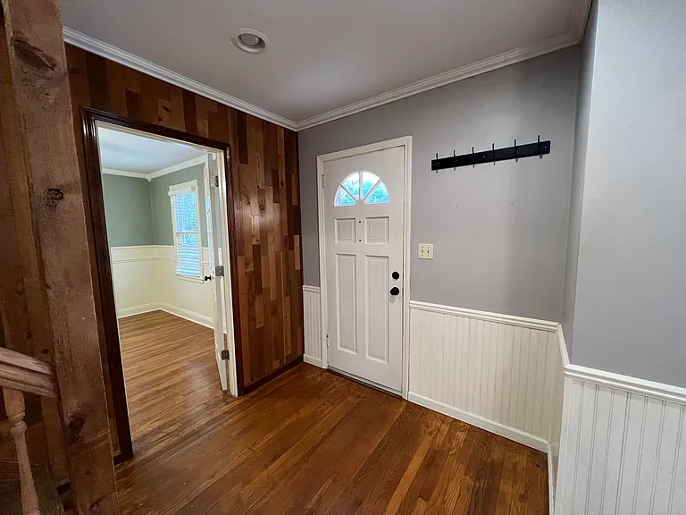 221 Henderson St — Photo 5