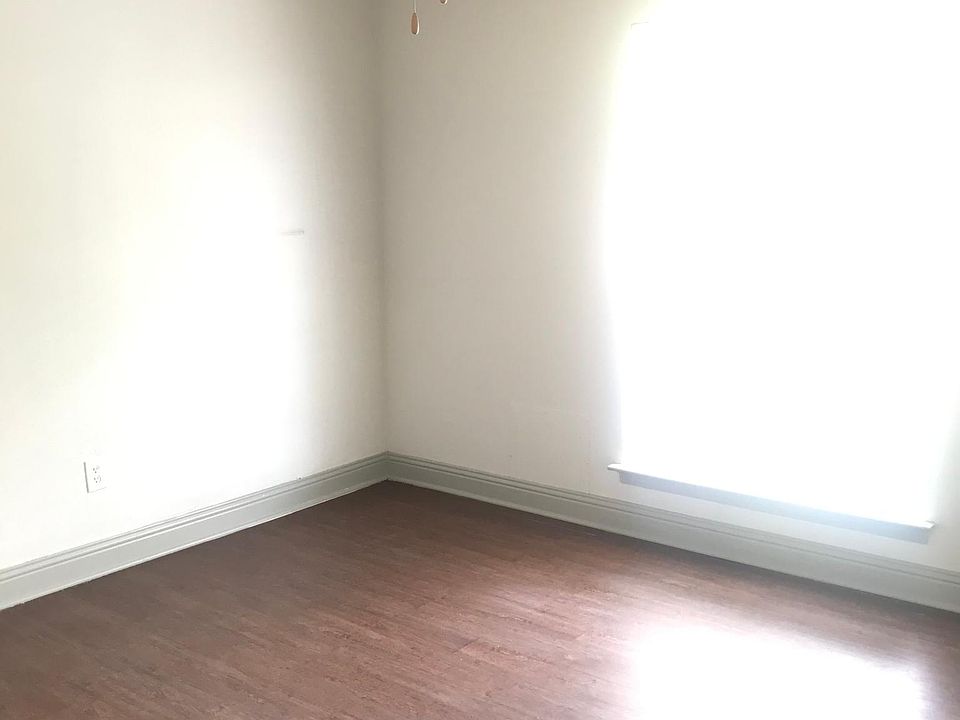 1st image of 1121 Parkway Ct