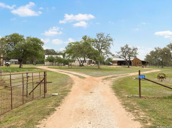 525 Watchman Way, Fredericksburg, TX 78624