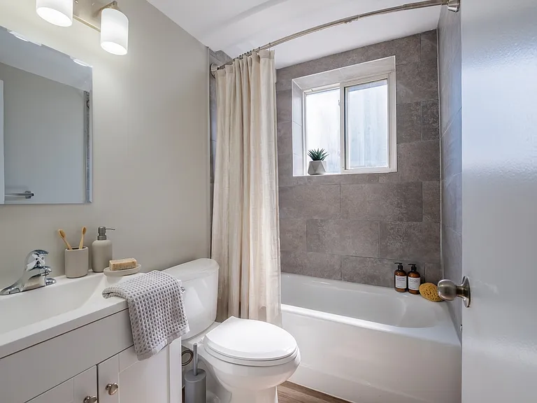 17 Cloverdale Ave #3 — Photo 7