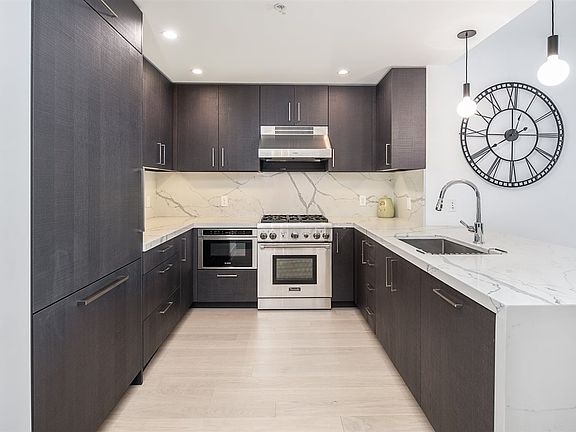4th image of 1400 Hudson St #428