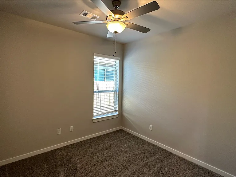 9804 Grosbeak Ln — Photo 6