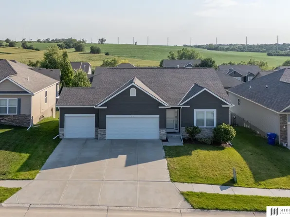 17211 Jackson Ave, Gretna, NE 68028