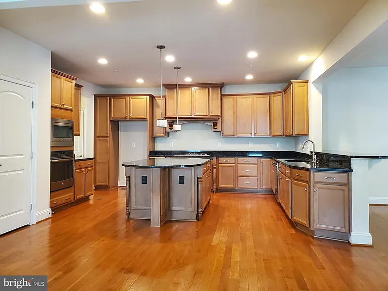 411 Greenebaum Ln — Photo 10