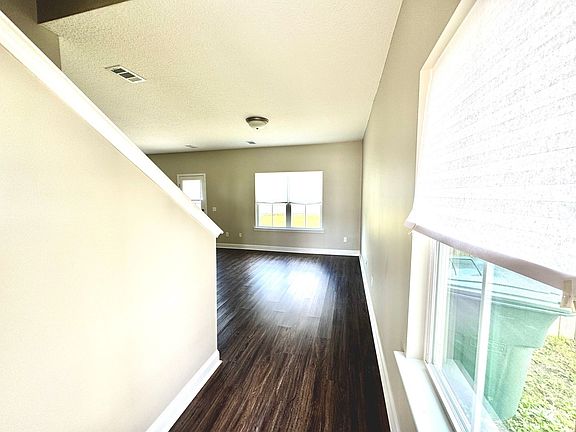 4th image of 110 Ironwood Dr