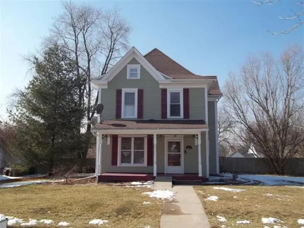 411 S Main St, Flanagan, IL 61740