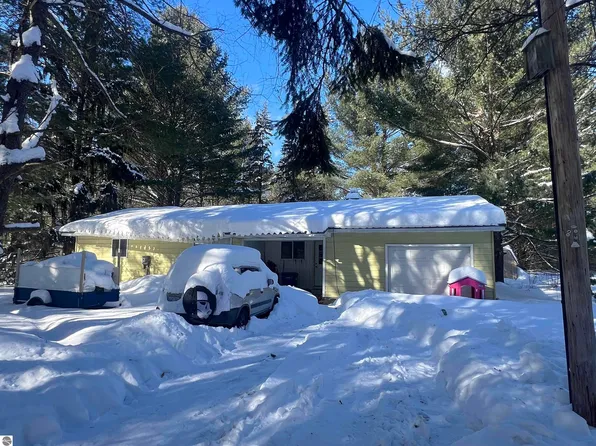 6226 Dyer Rd SW, South Boardman, MI 49680