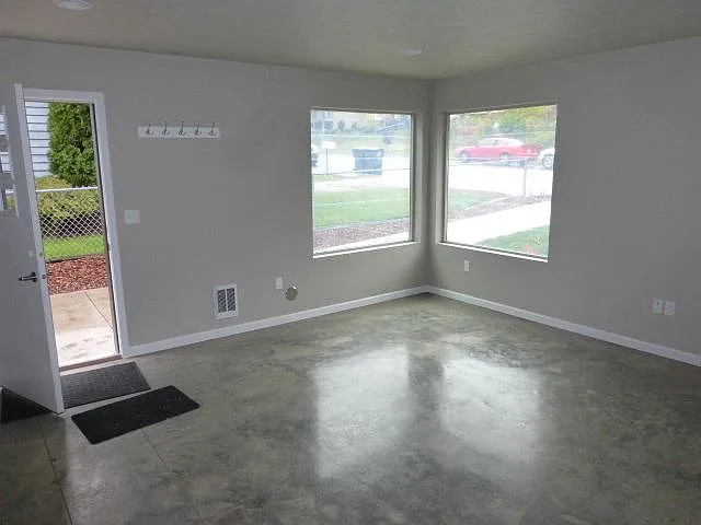 515 W 5th St — Photo 5