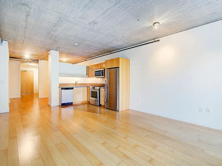 1926 W Burnside St #204 — Photo 15