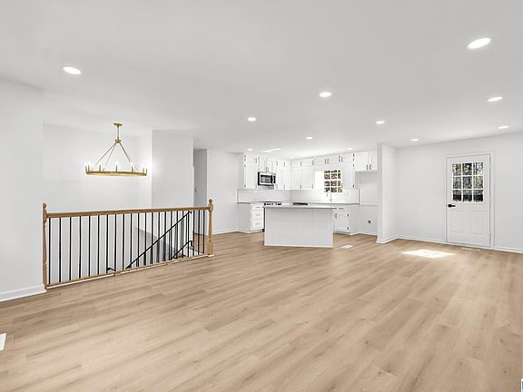 3rd image of 1725 Sonia Dr