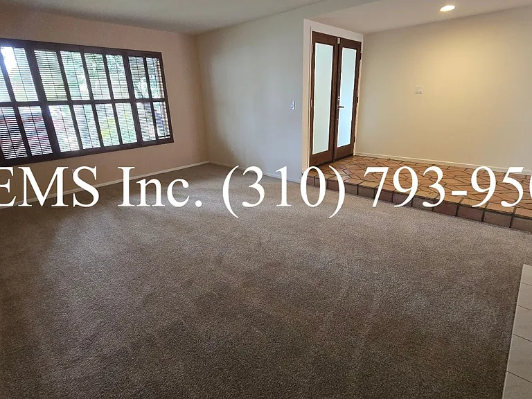 15025 Archwood St — Photo 3