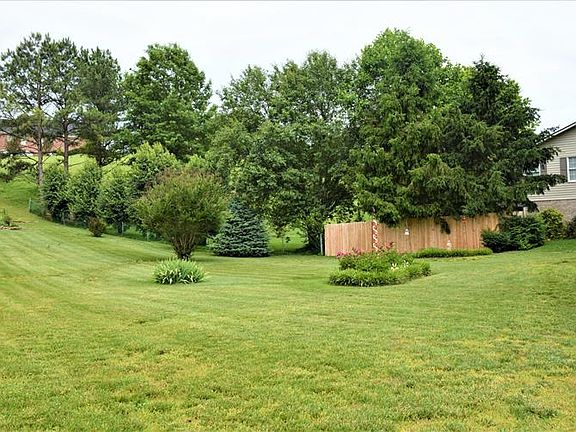 4th image of 300 Lewis Ln