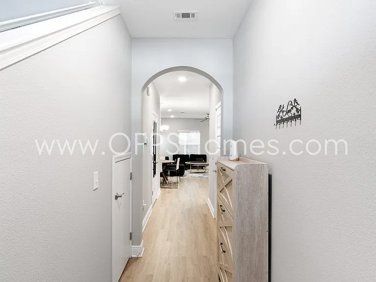 319 Carmel Dr #4 — Photo 5