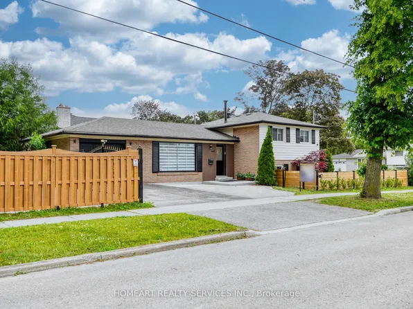 2 Lesgay Cres, Toronto, ON M2J 2H8