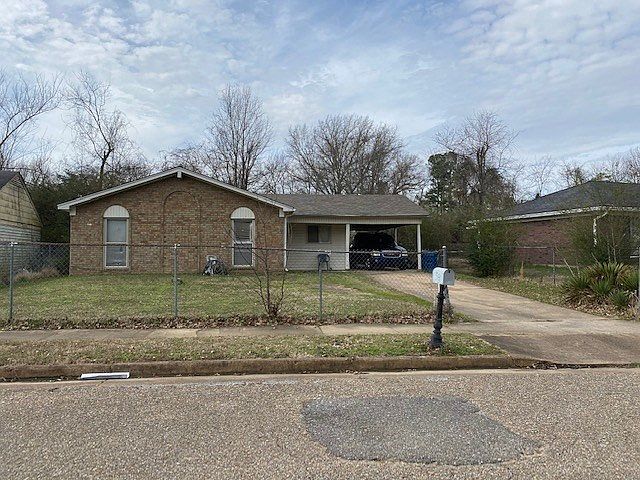 1st image of 5181 Chantilly Dr