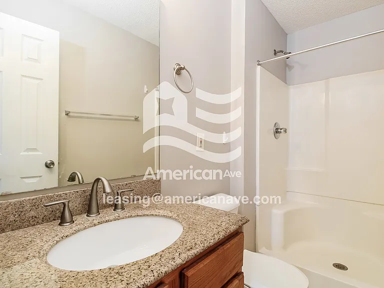 1460_009_main_bathroom_10.jpg