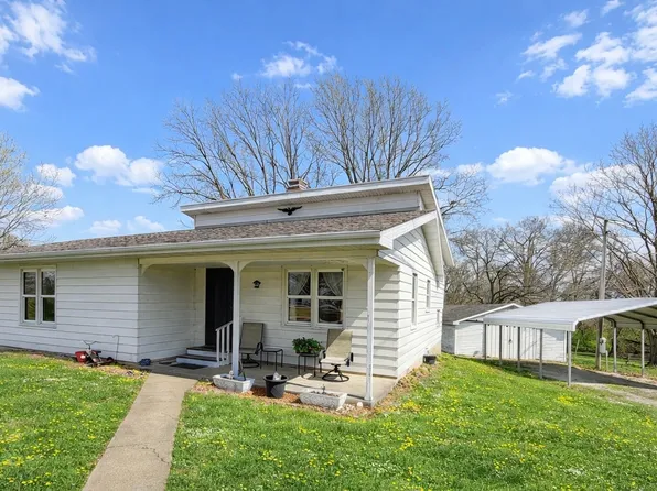 3580 Odin Rd, Odin, IL 62870