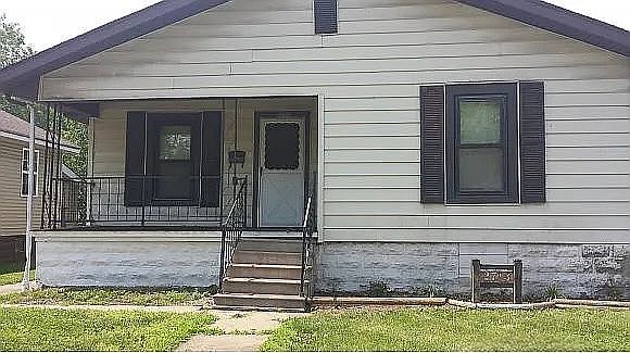 1st image of 2713 Iowa St
