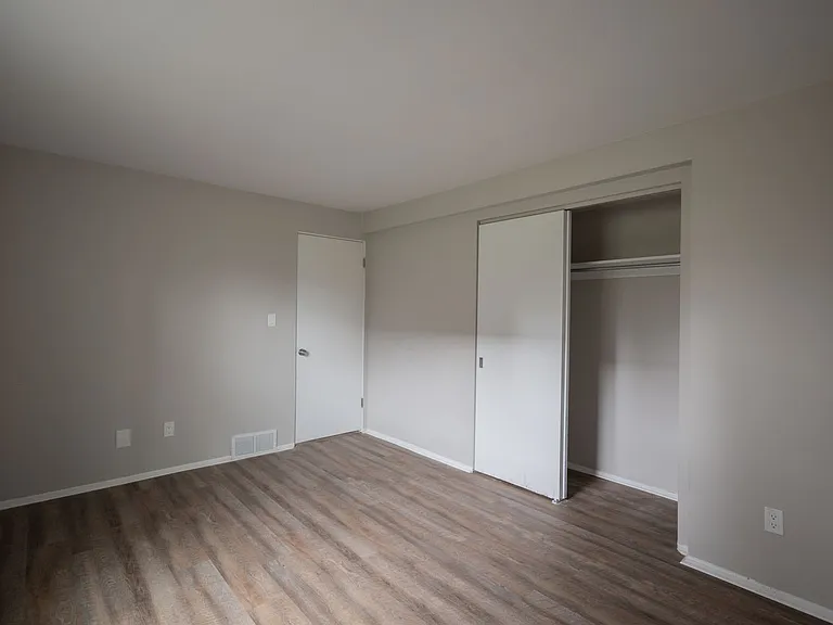 2948 Mogadore Rd — Photo 10