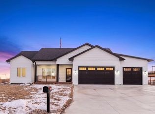 204 Highview Dr, Dassel, MN 55325