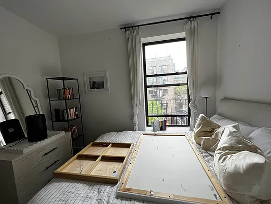 Rented by Salon Realty Corp | media 6